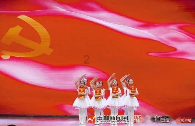 黄磊《盒子里的猫》来袭，躲过“男人帮”，被胡歌刘奕君惊艳了